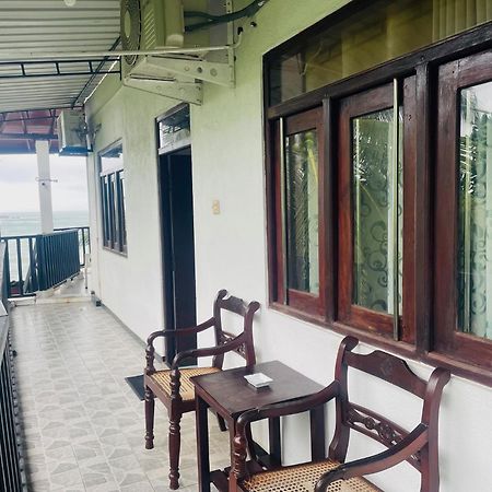 Peacock Beach Hotel Unawatuna Buitenkant foto