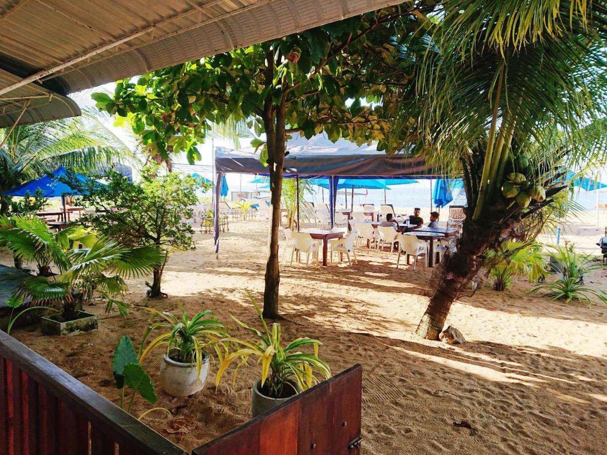 Peacock Beach Hotel Unawatuna Buitenkant foto