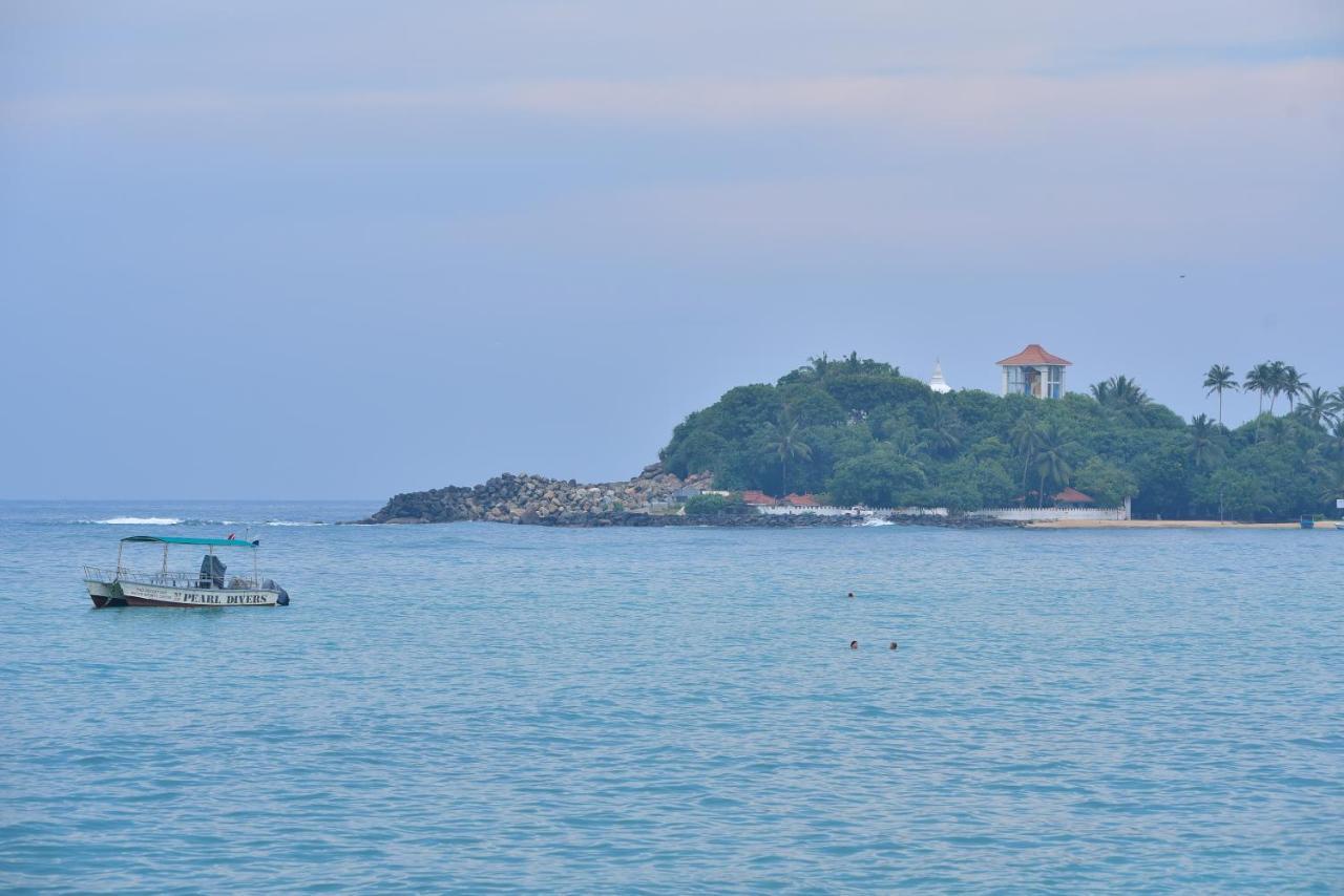Peacock Beach Hotel Unawatuna Buitenkant foto