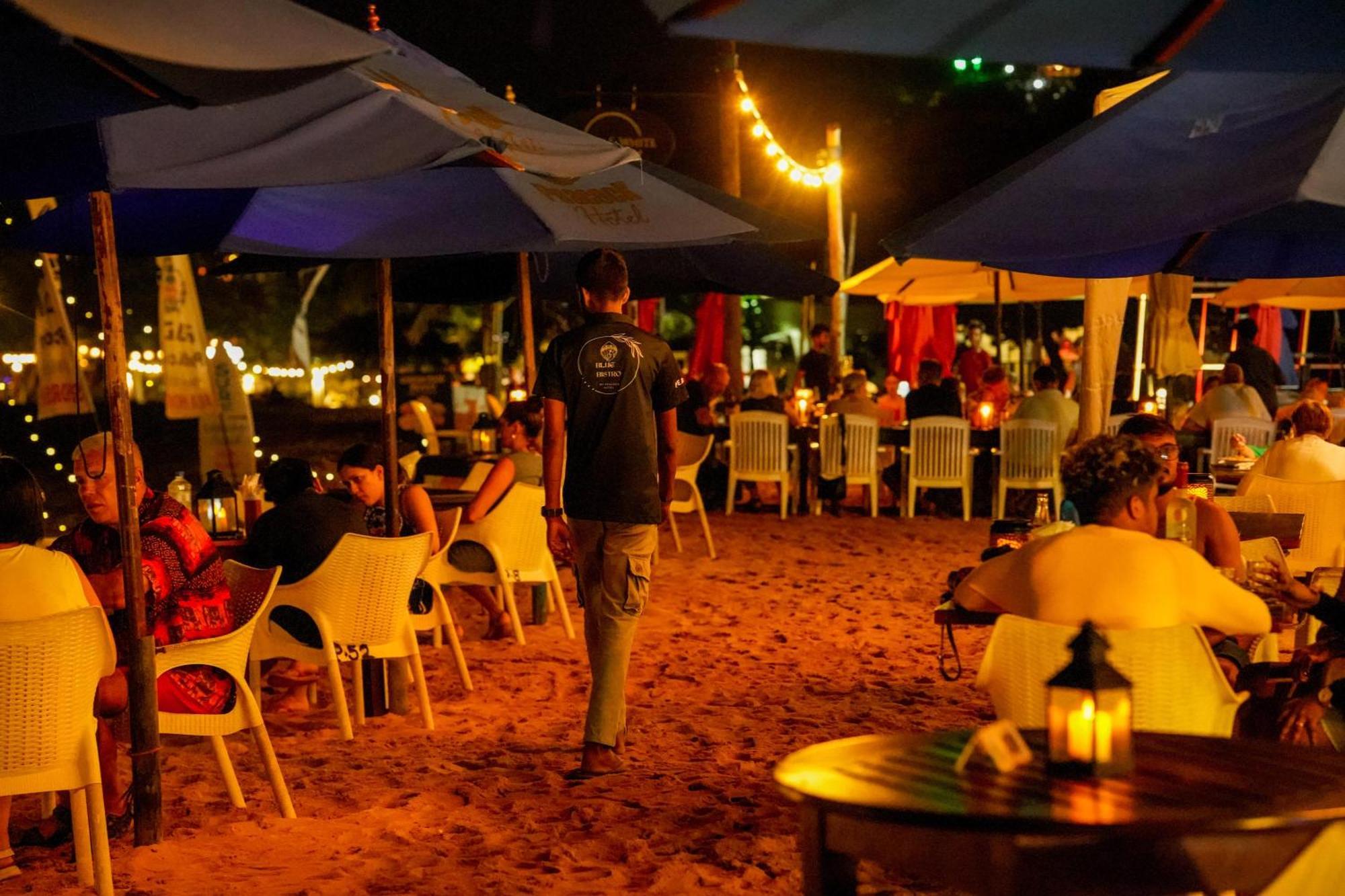 Peacock Beach Hotel Unawatuna Buitenkant foto