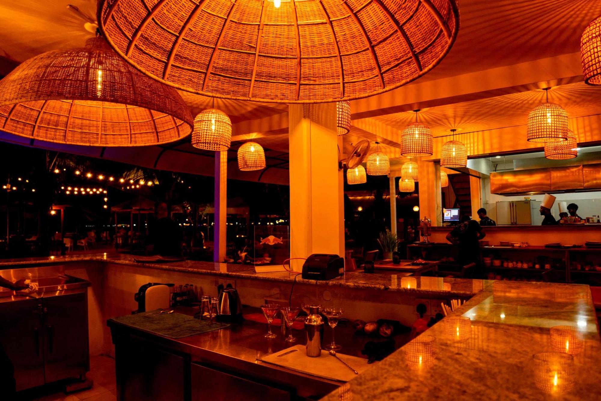 Peacock Beach Hotel Unawatuna Buitenkant foto