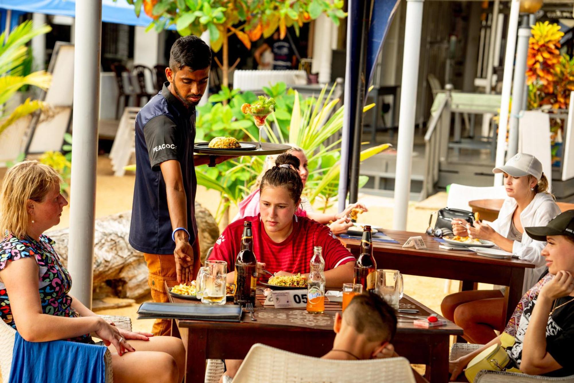 Peacock Beach Hotel Unawatuna Buitenkant foto