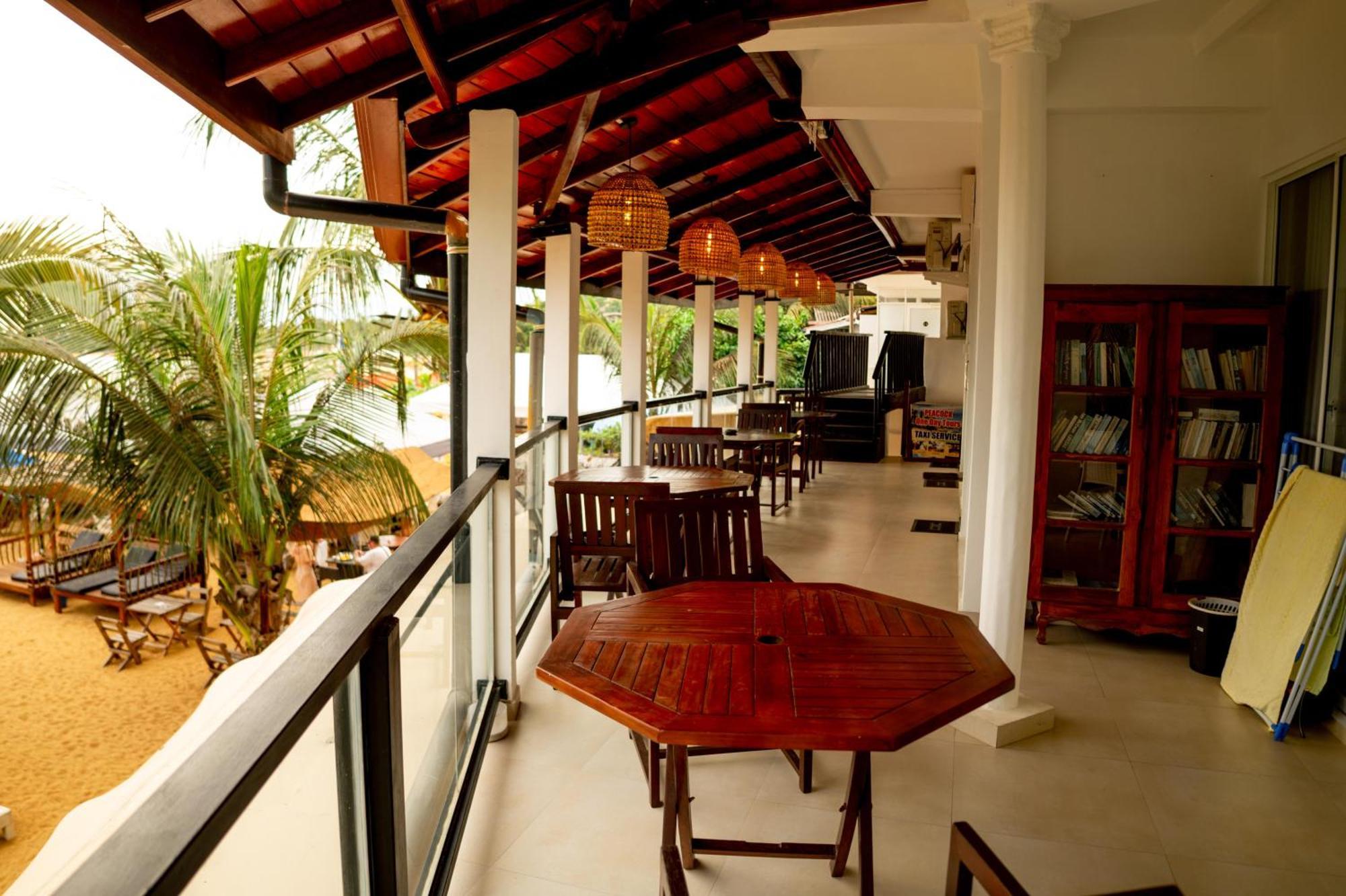 Peacock Beach Hotel Unawatuna Buitenkant foto