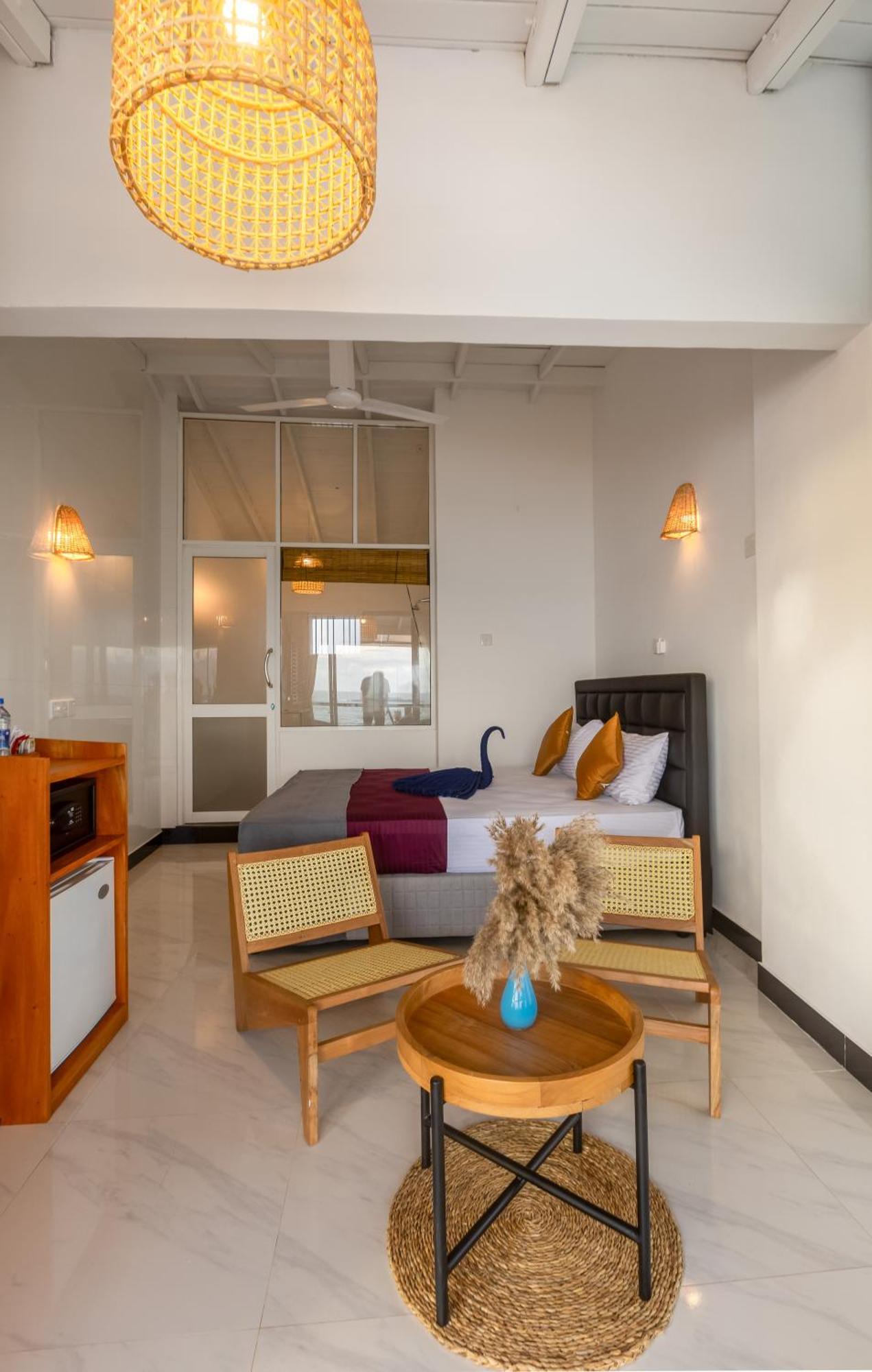 Peacock Beach Hotel Unawatuna Buitenkant foto