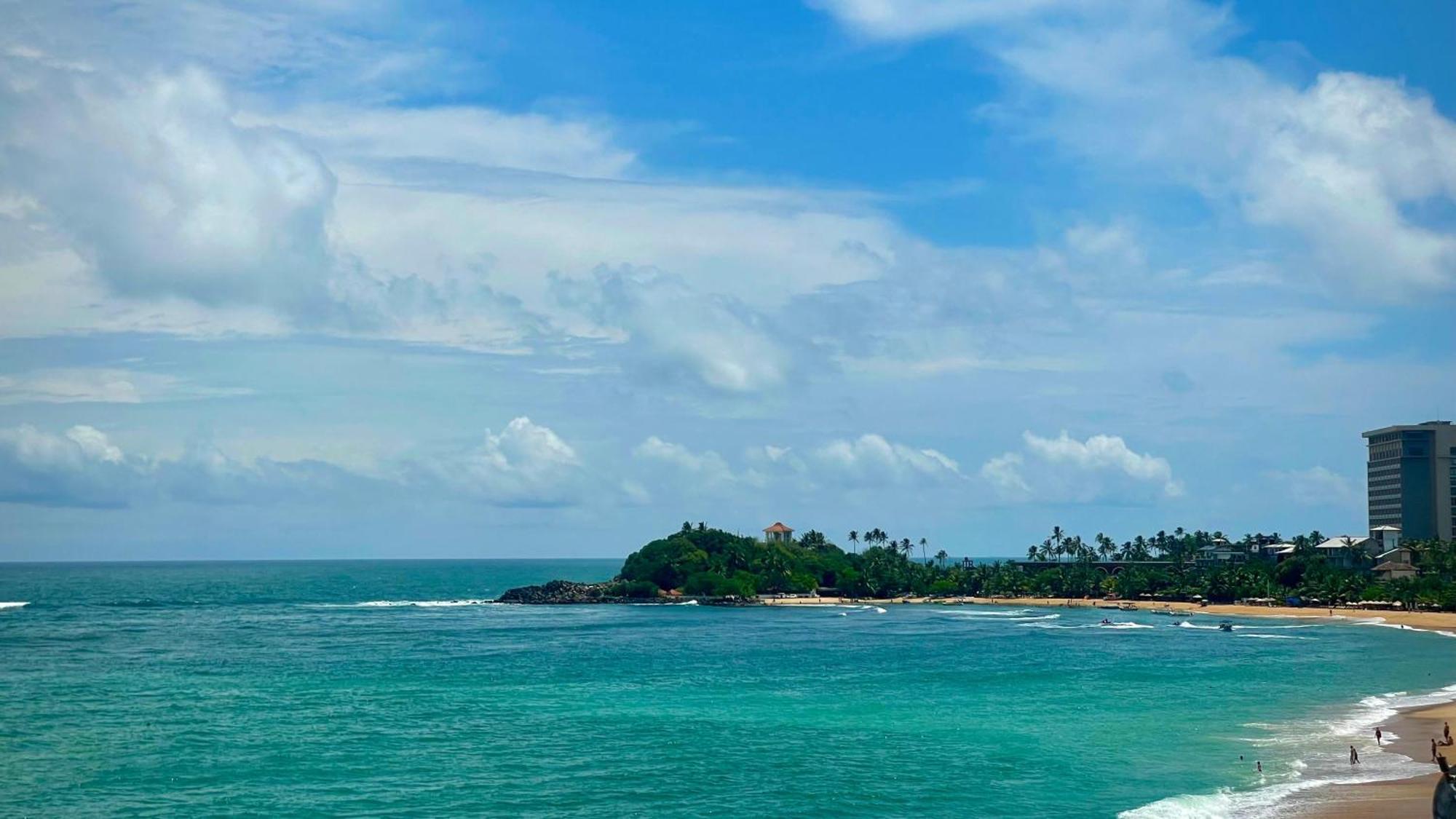 Peacock Beach Hotel Unawatuna Buitenkant foto
