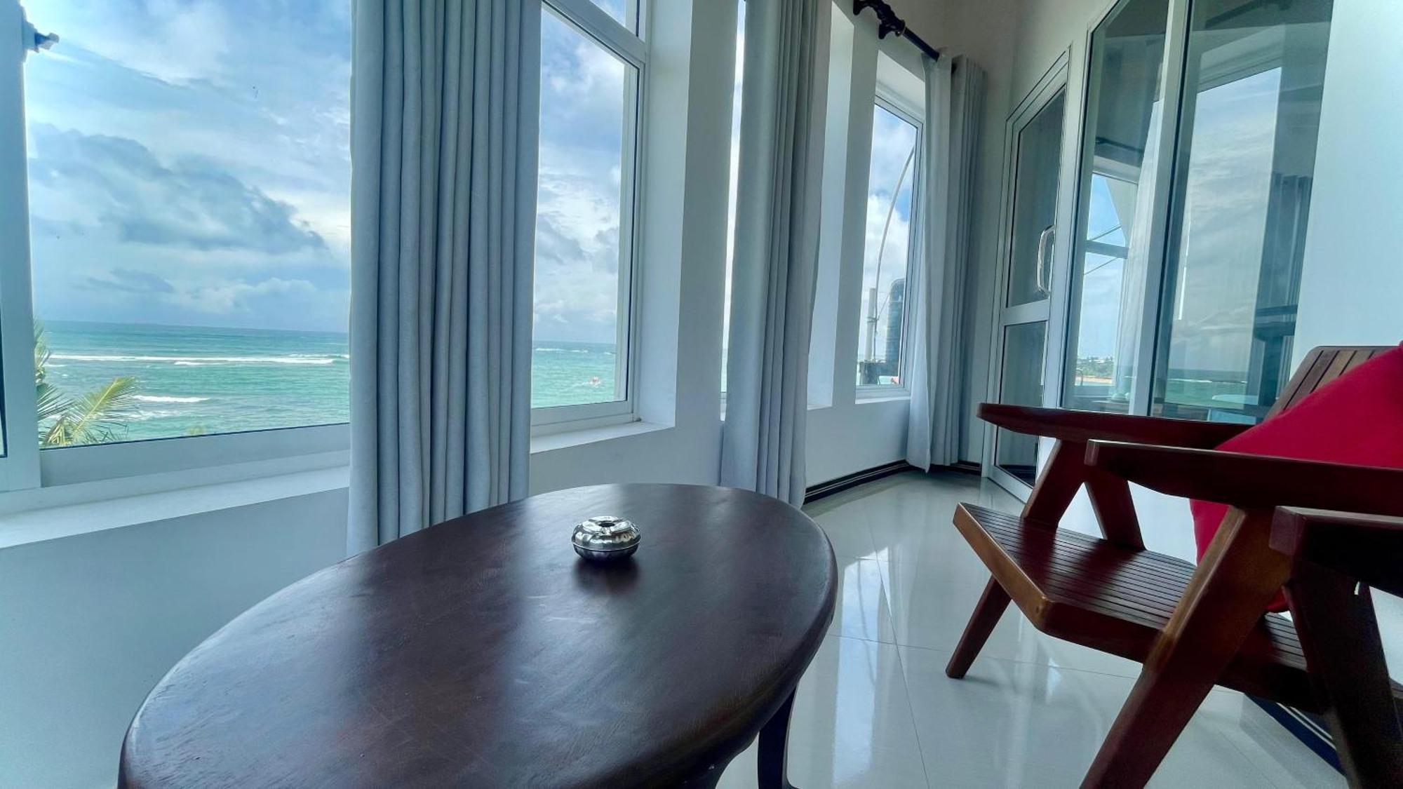 Peacock Beach Hotel Unawatuna Buitenkant foto